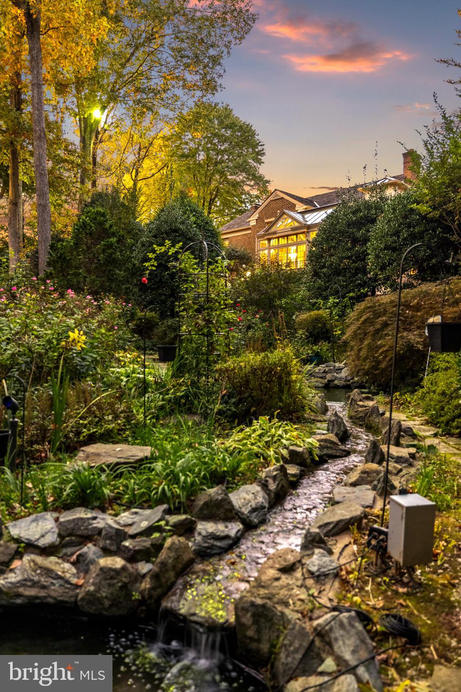 7104 HEATHWOOD COURT