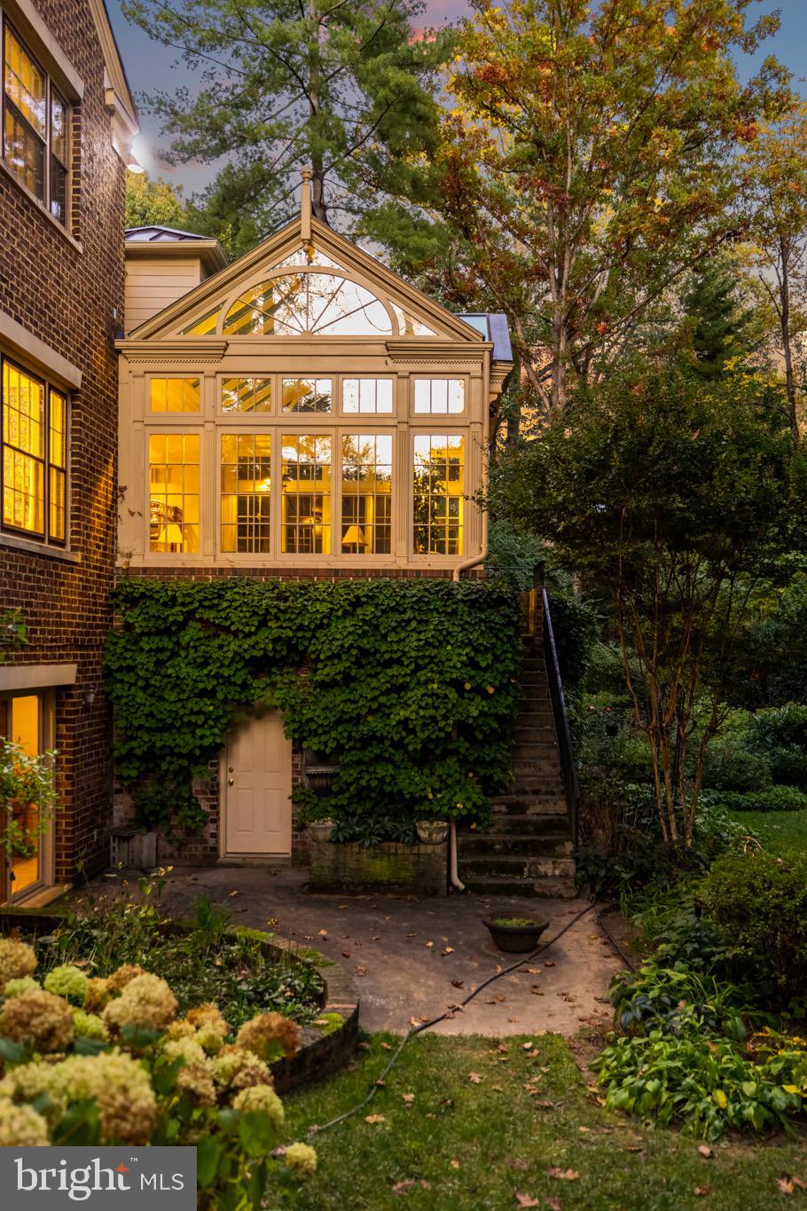 7104 HEATHWOOD COURT