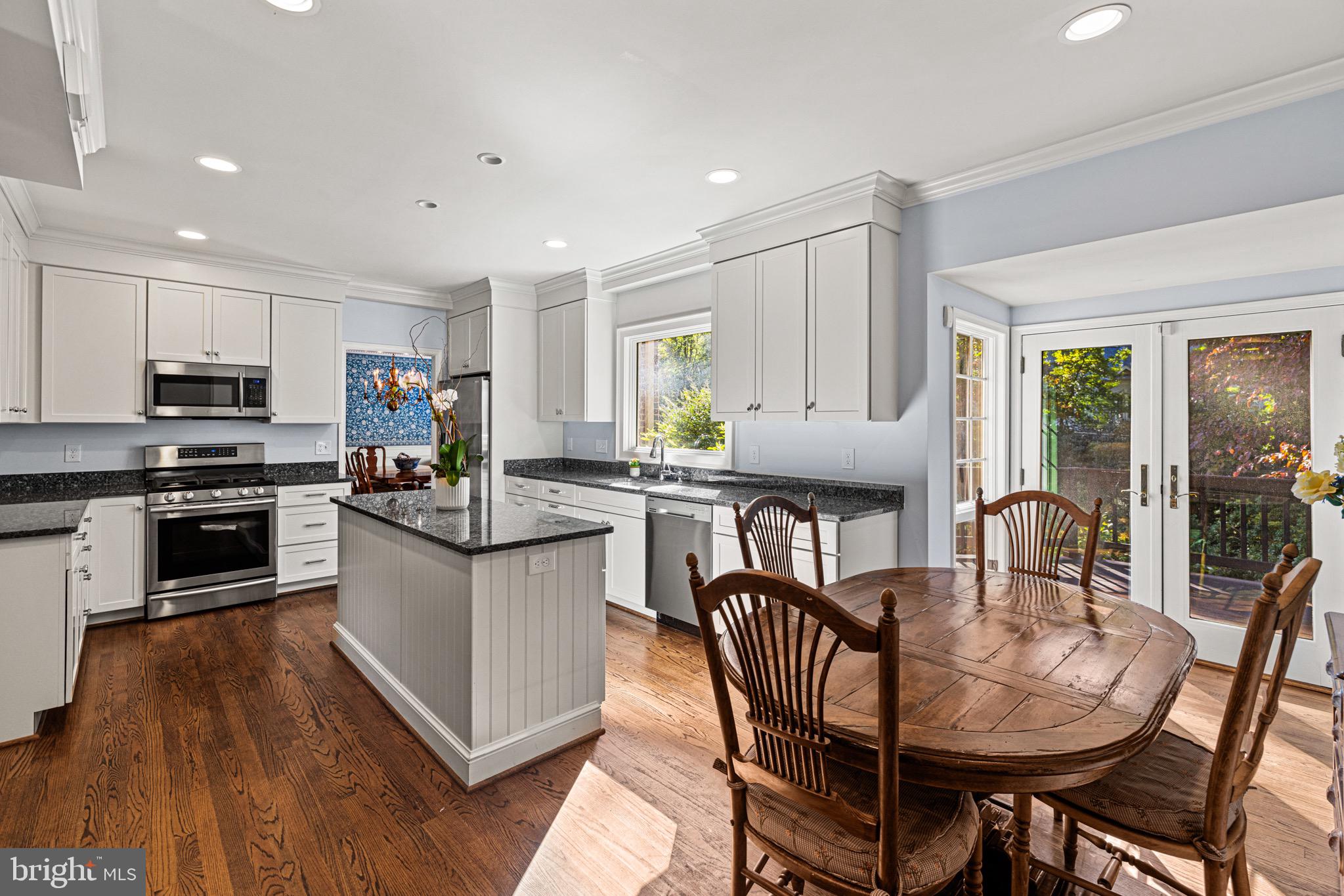 7104 HEATHWOOD COURT