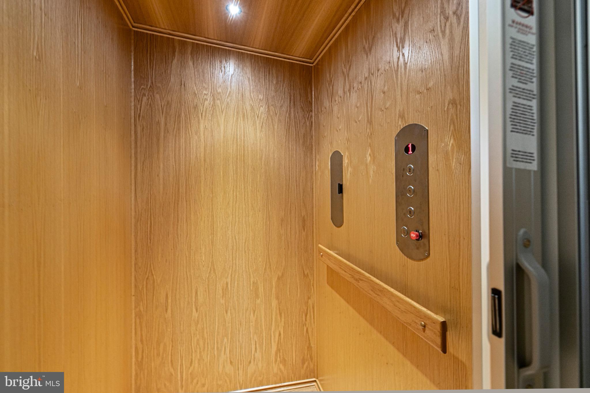 7104 HEATHWOOD COURT