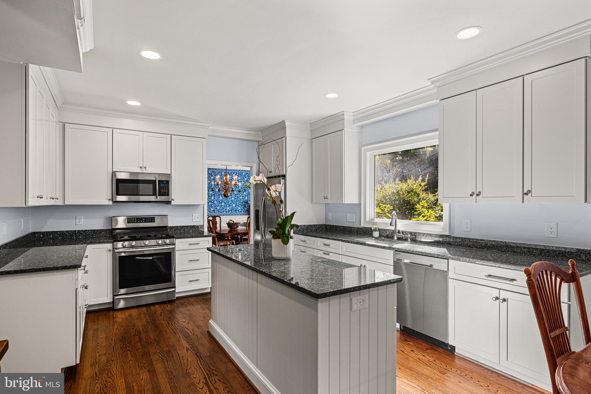 7104 HEATHWOOD COURT