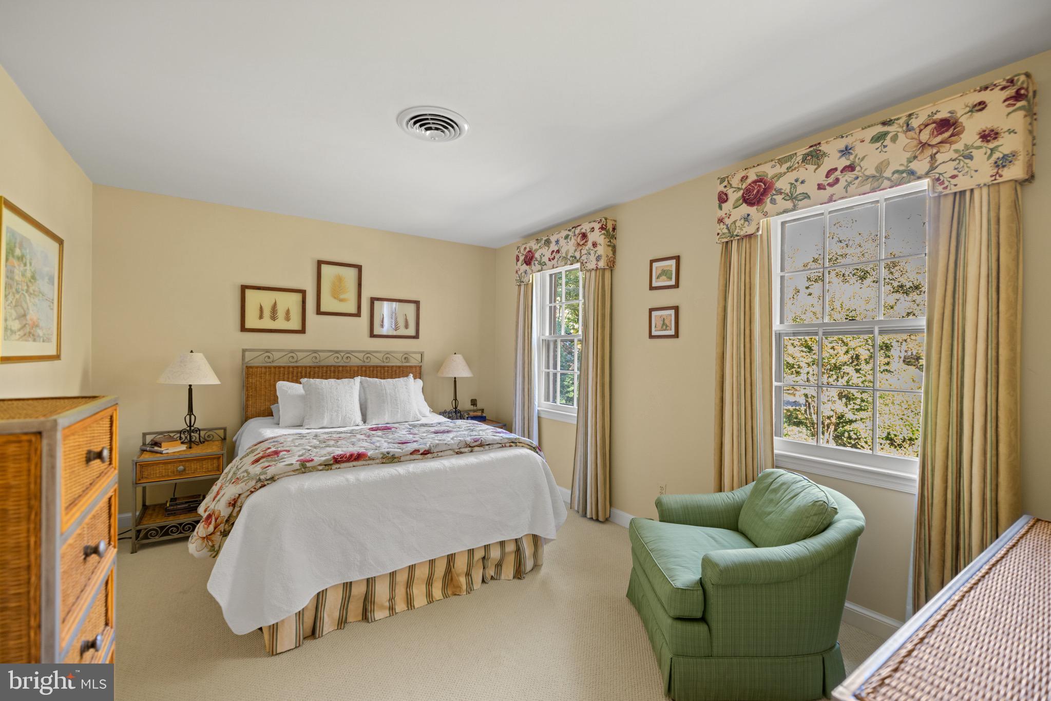 7104 HEATHWOOD COURT