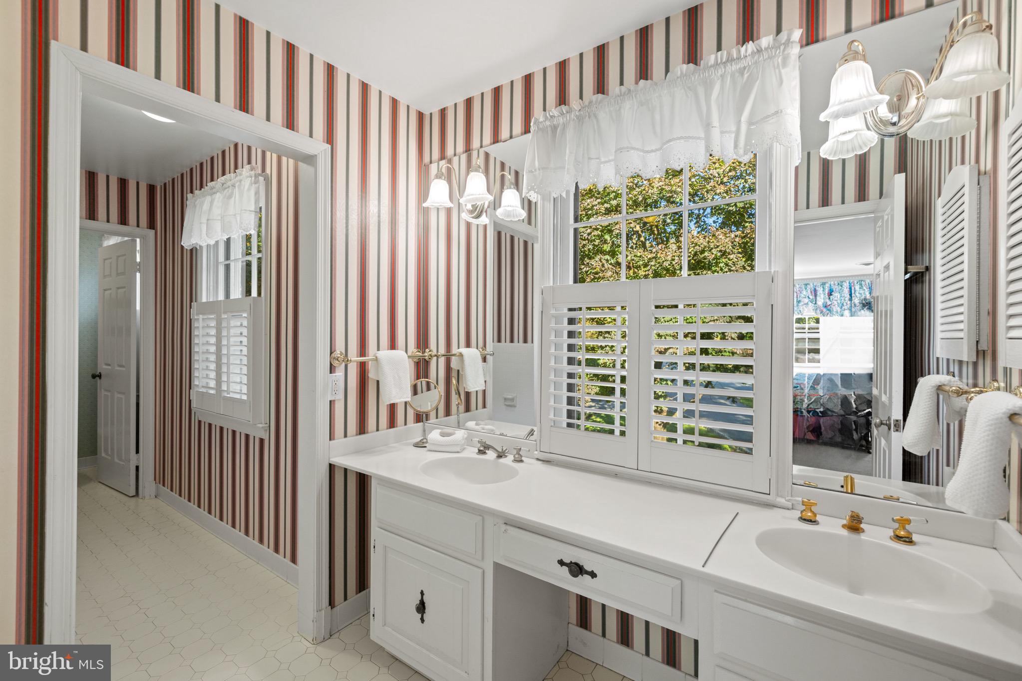 7104 HEATHWOOD COURT