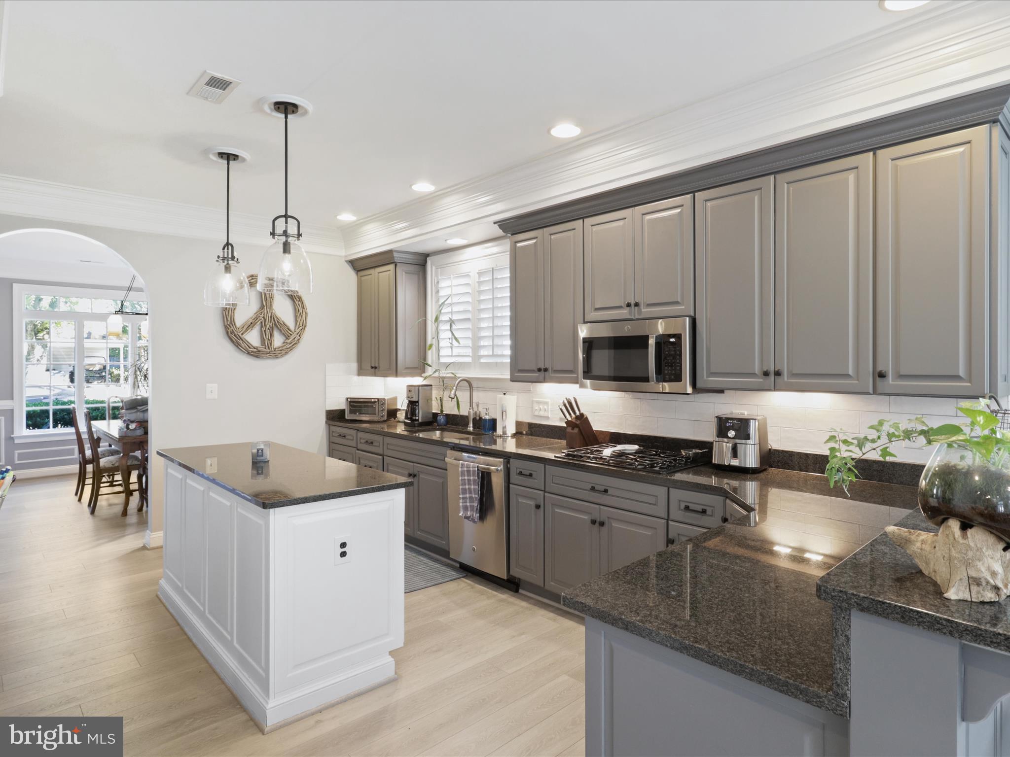 4302 COLCHESTER DRIVE