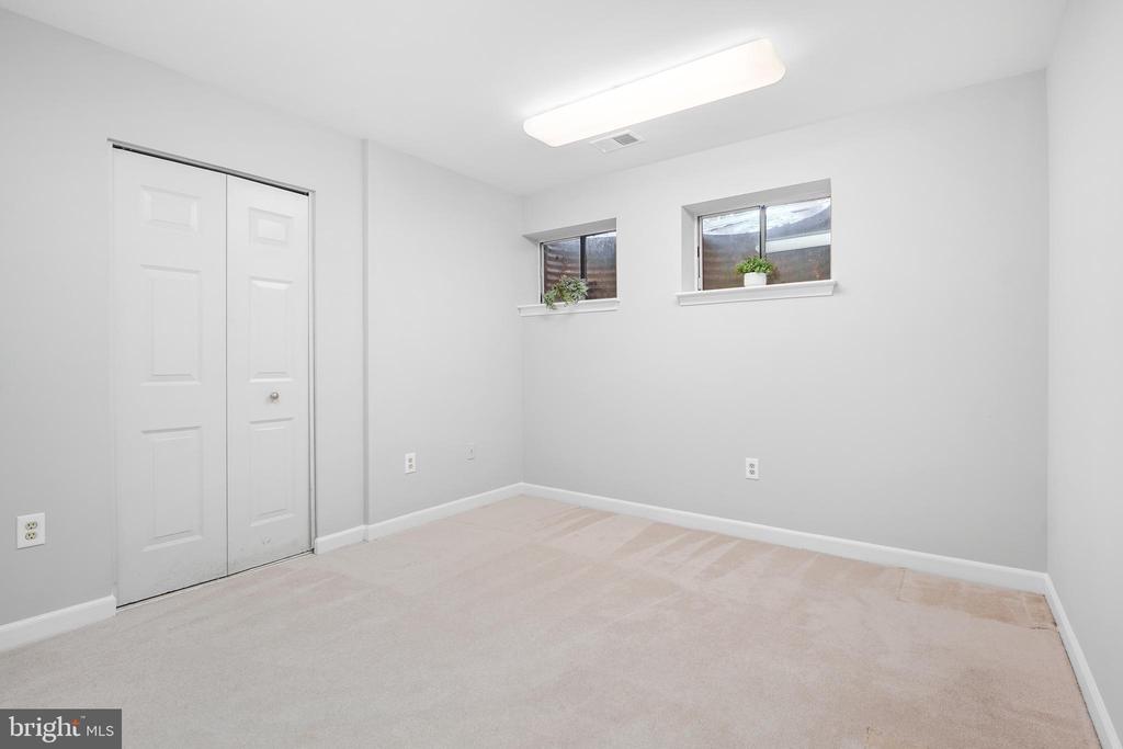 5808 TUDOR LANE
