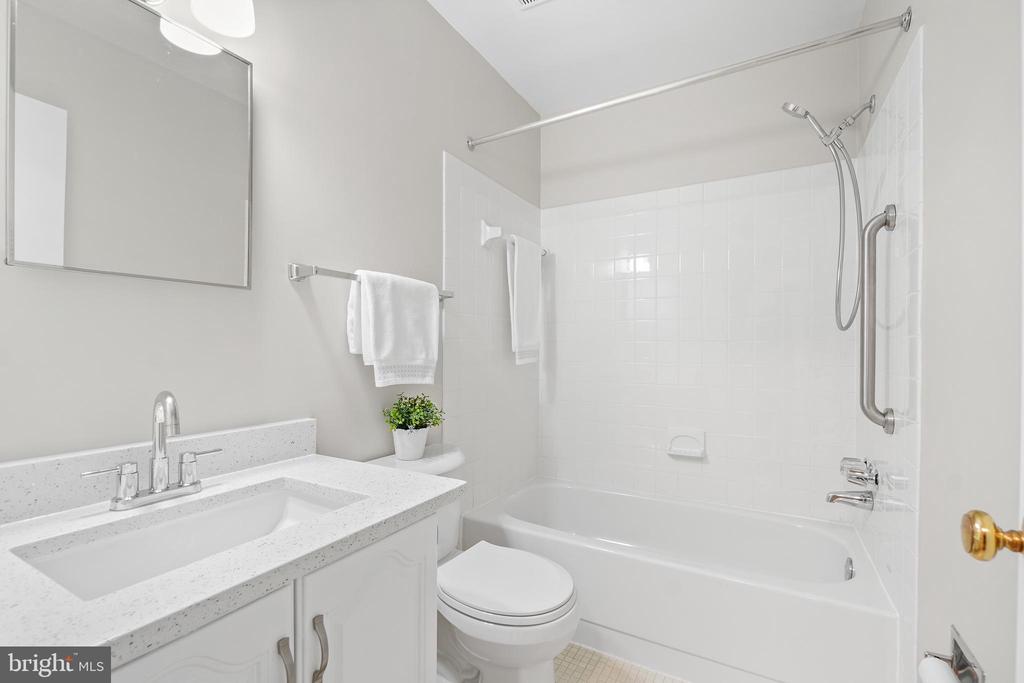 5808 TUDOR LANE