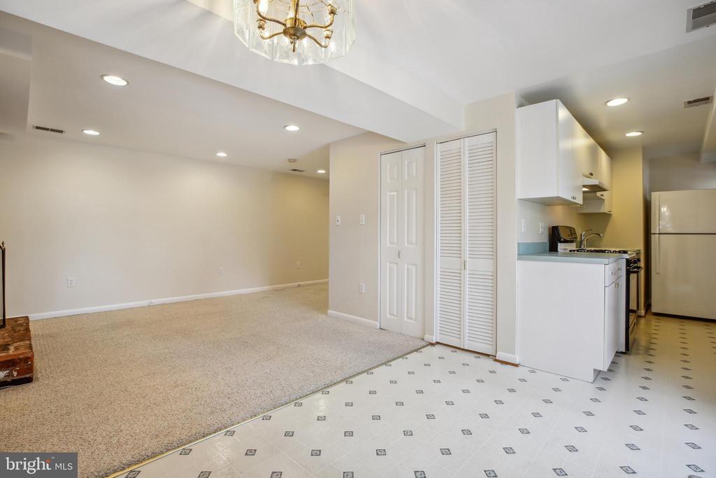 916 W NOLCREST DRIVE