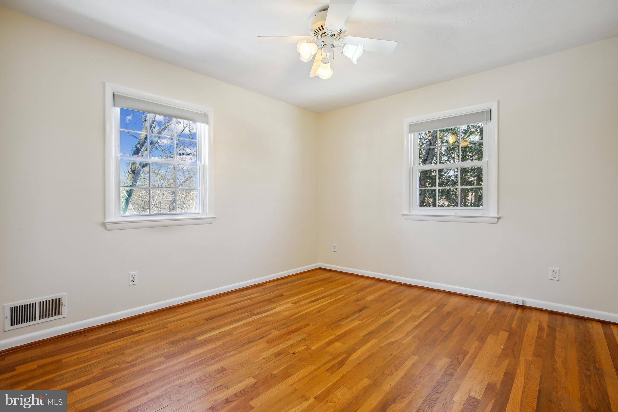 916 W NOLCREST DRIVE