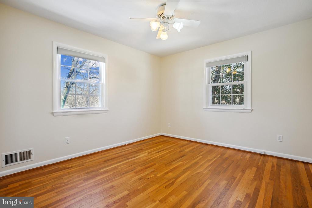 916 W NOLCREST DRIVE