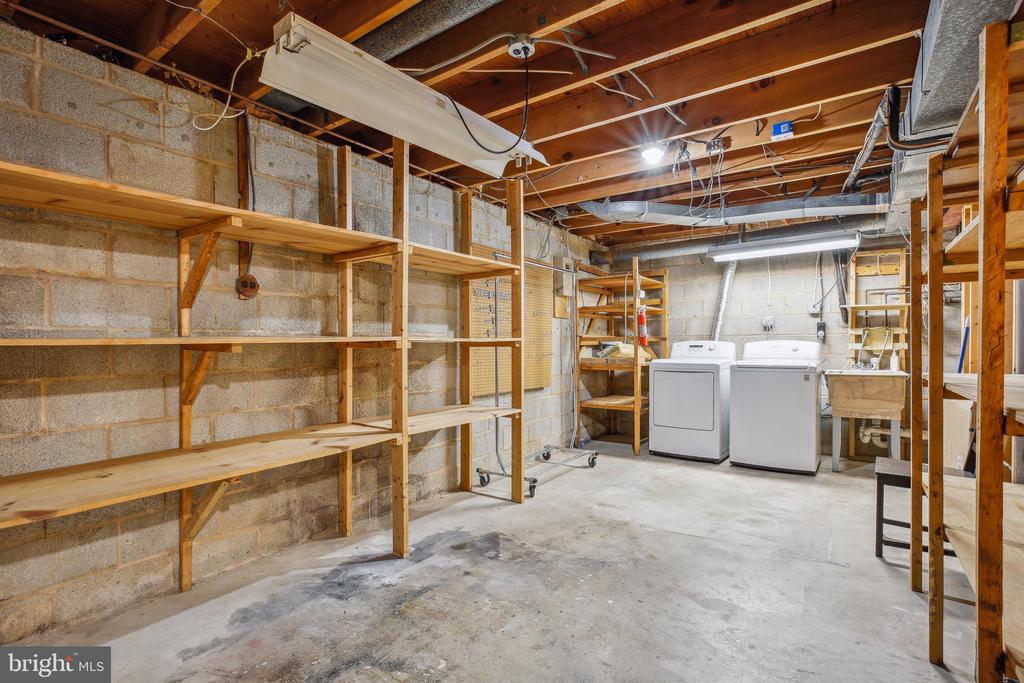 916 W NOLCREST DRIVE