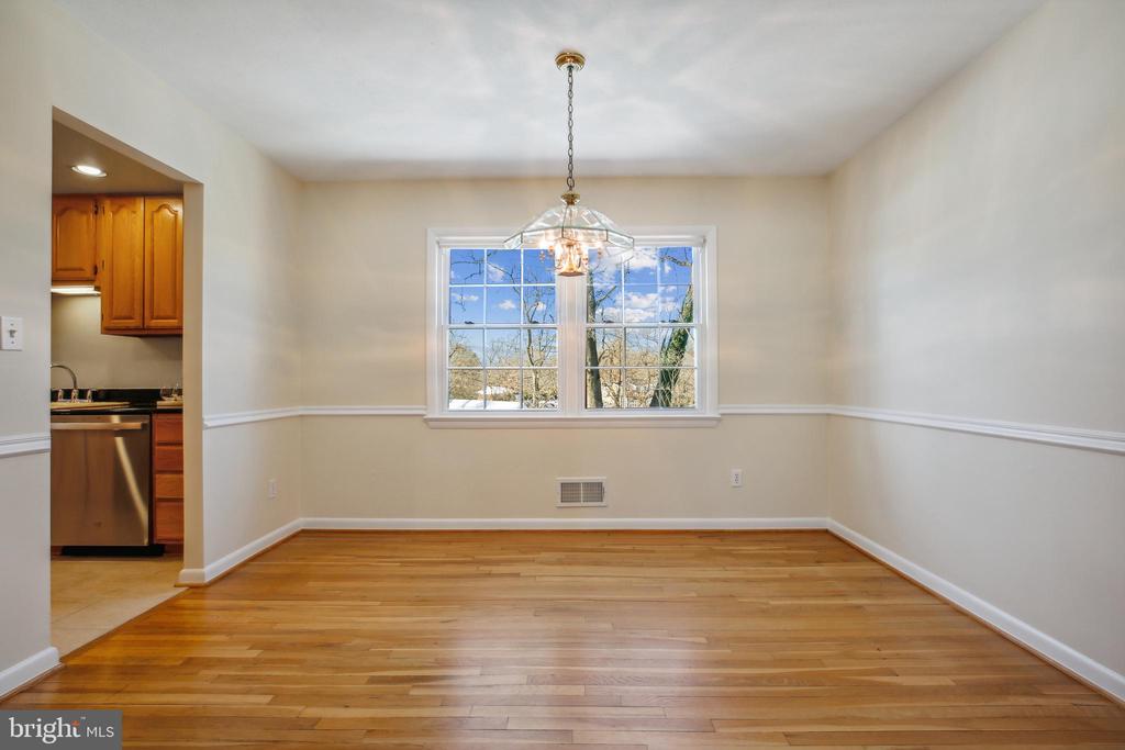 916 W NOLCREST DRIVE