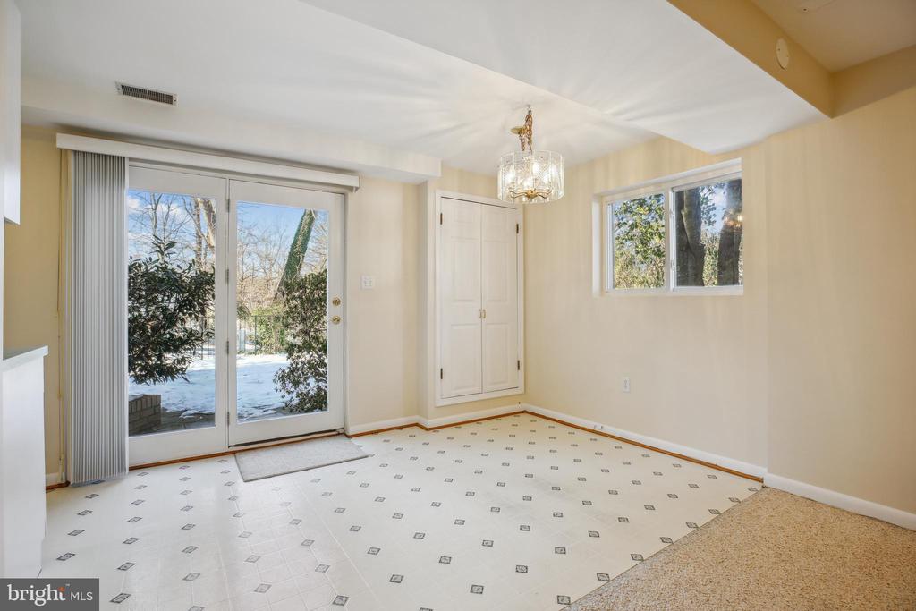 916 W NOLCREST DRIVE
