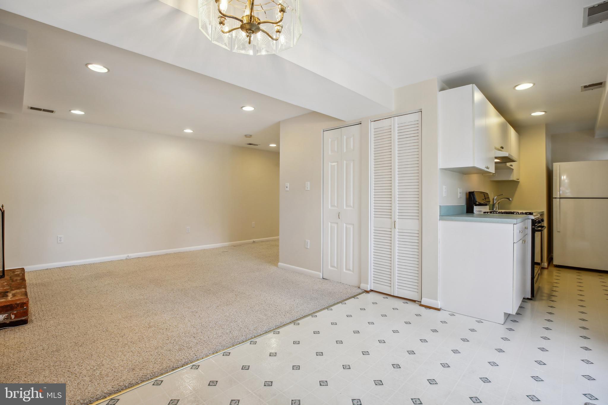 916 W NOLCREST DRIVE