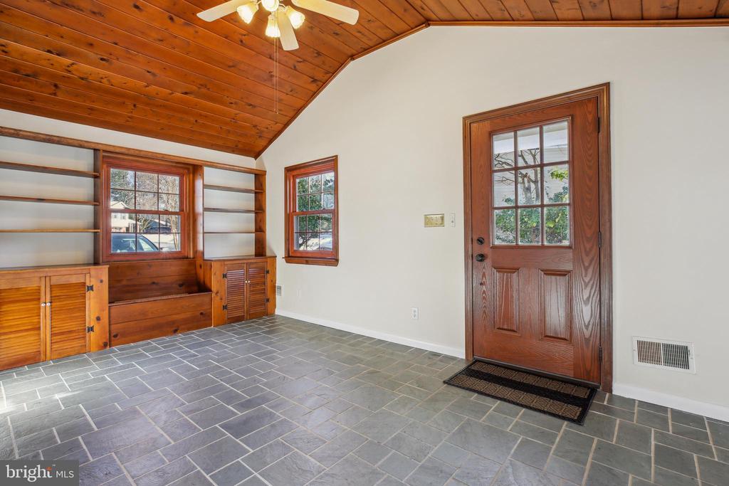 916 W NOLCREST DRIVE