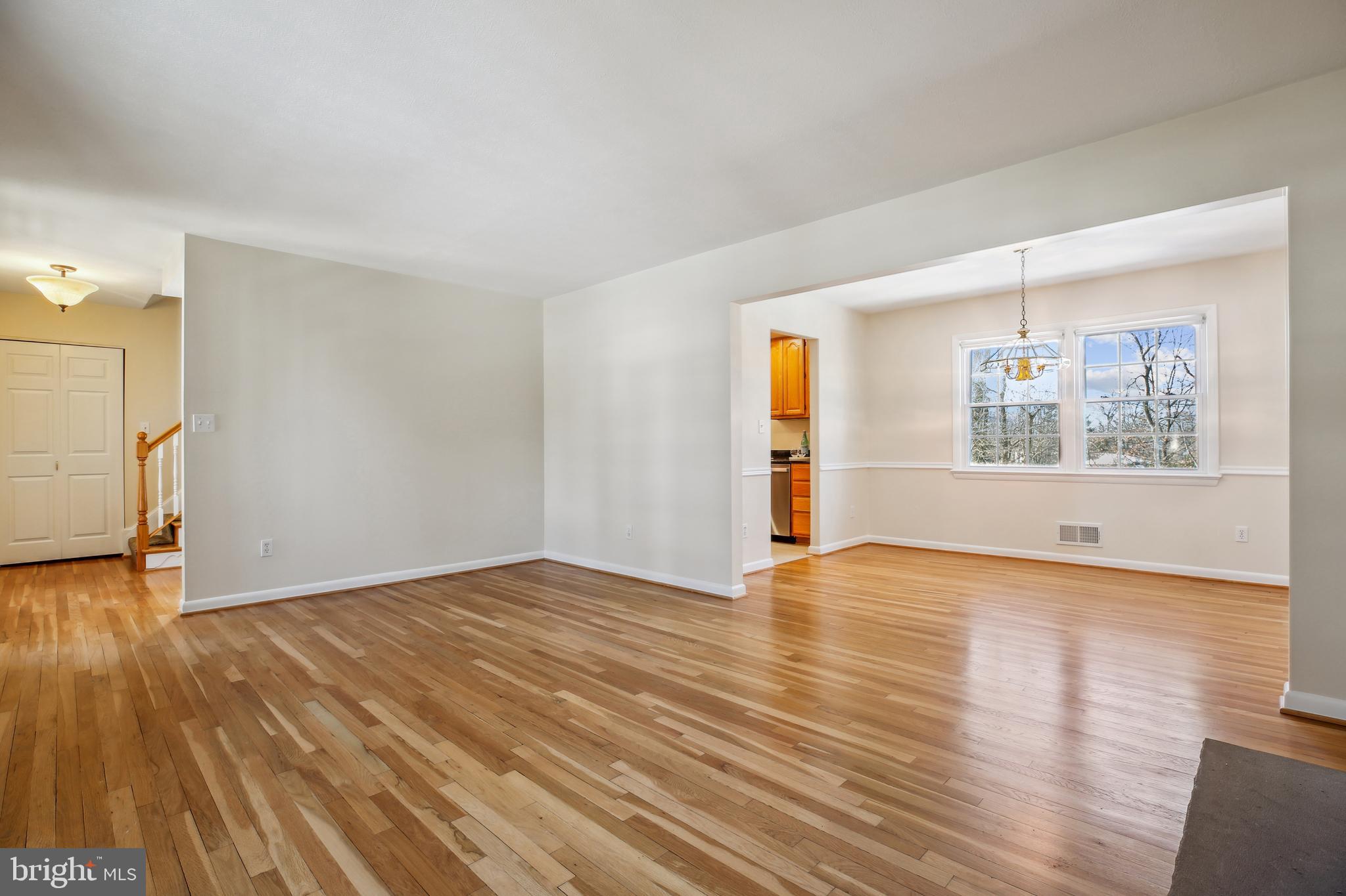 916 W NOLCREST DRIVE