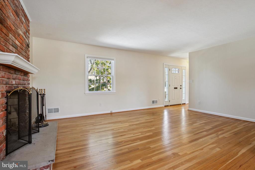 916 W NOLCREST DRIVE
