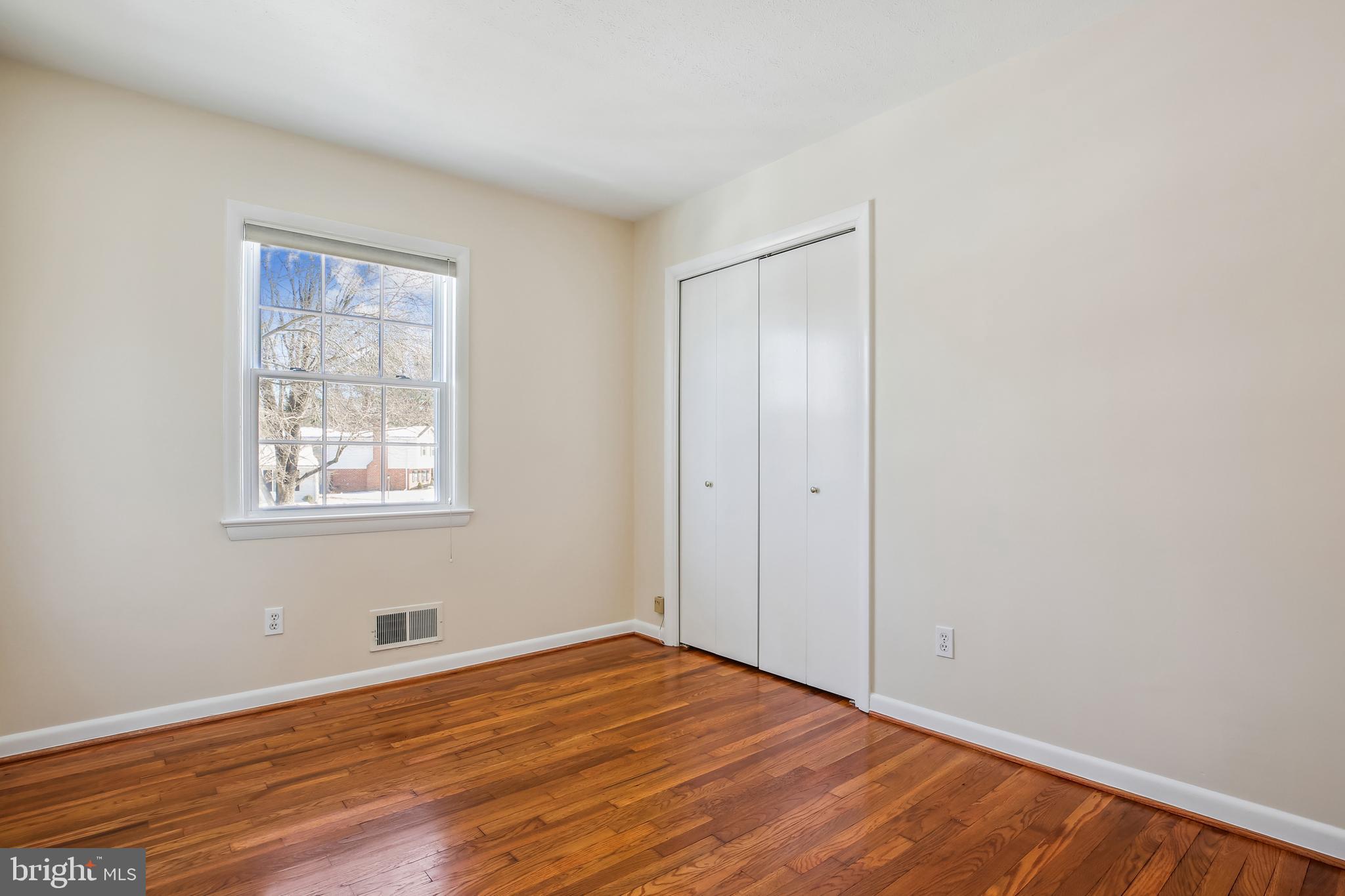 916 W NOLCREST DRIVE