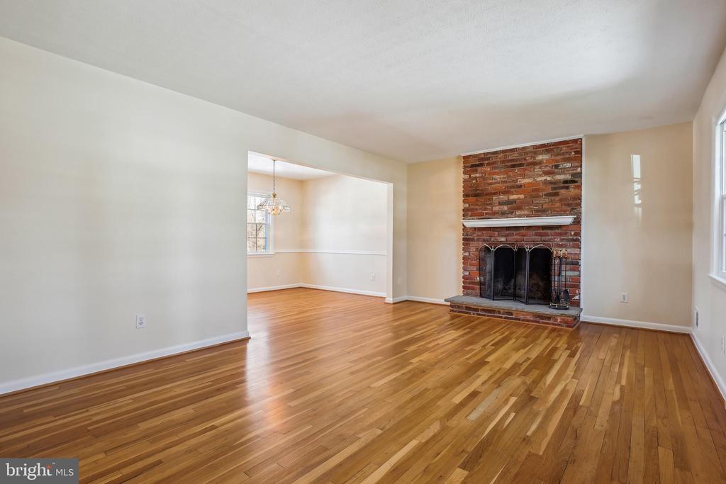 916 W NOLCREST DRIVE