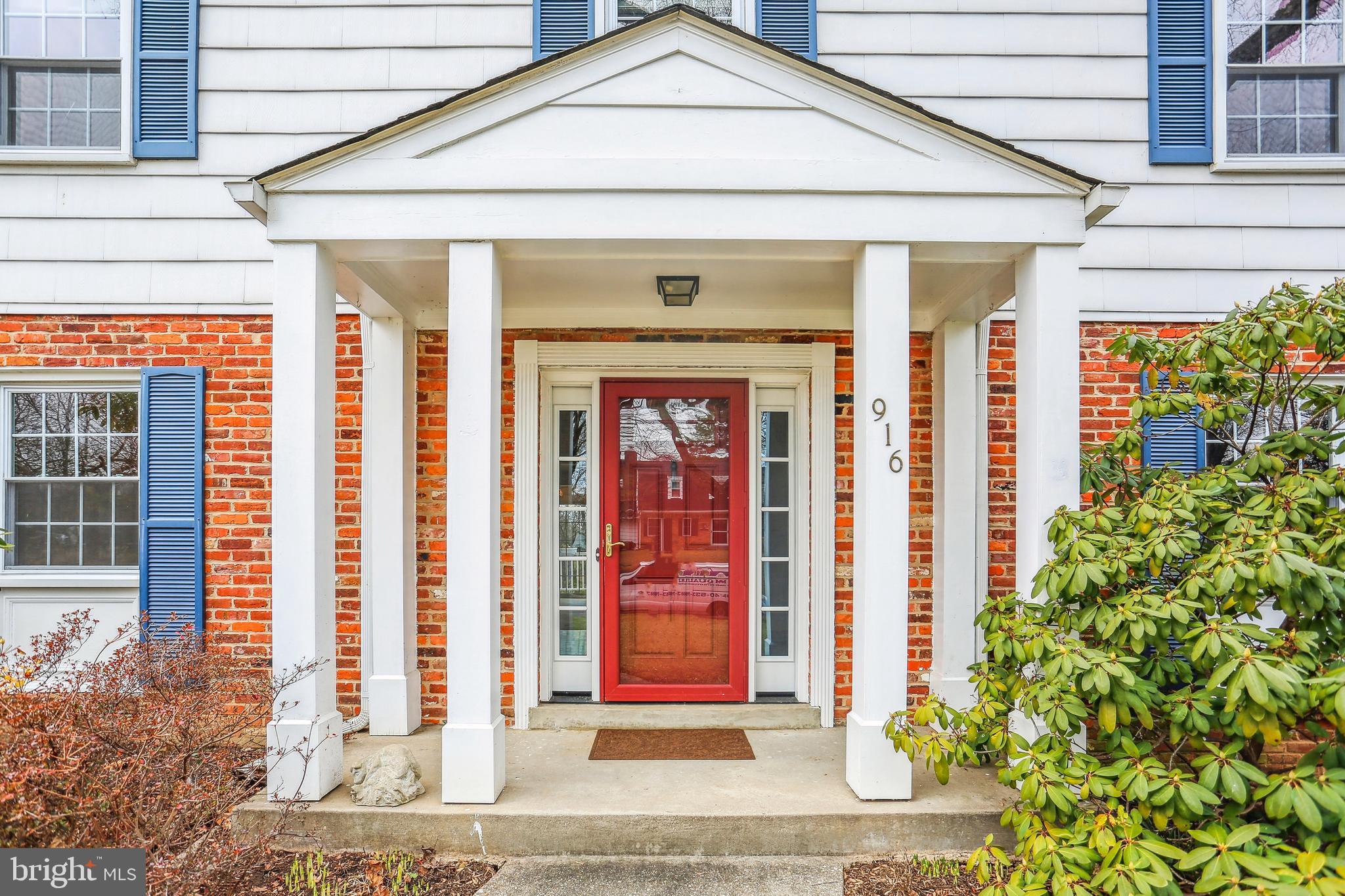 916 W NOLCREST DRIVE