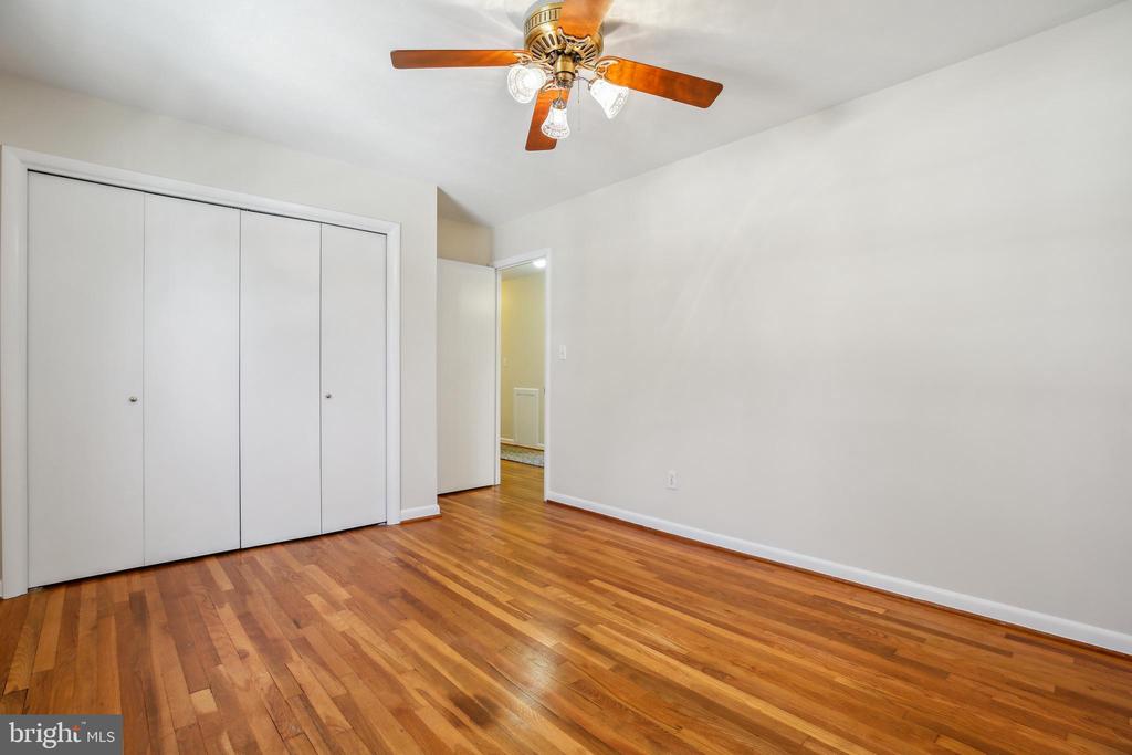 916 W NOLCREST DRIVE