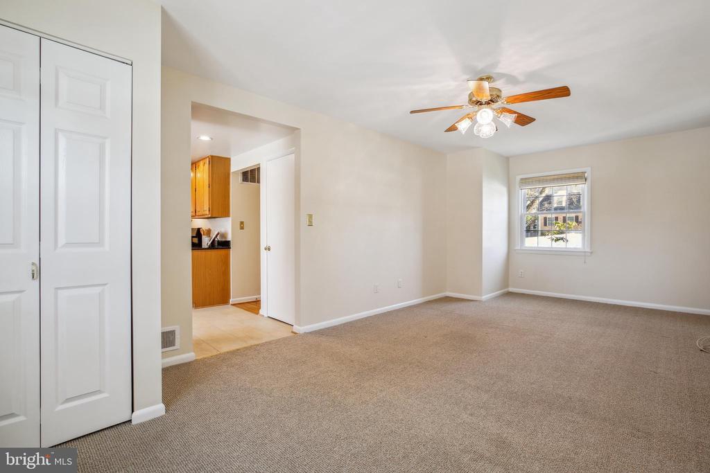 916 W NOLCREST DRIVE