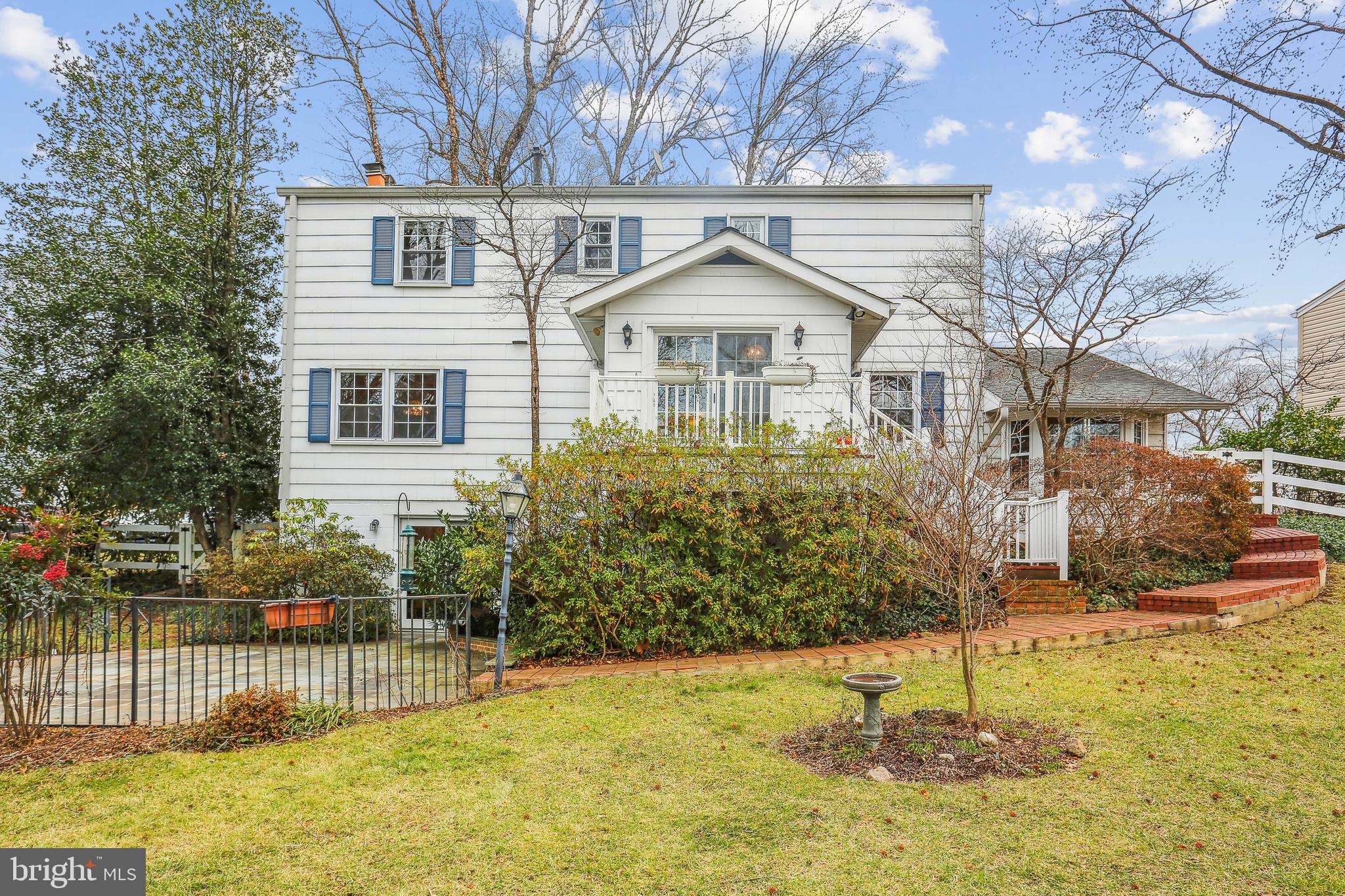 916 W NOLCREST DRIVE