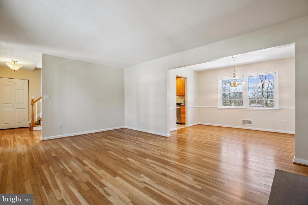 916 W NOLCREST DRIVE