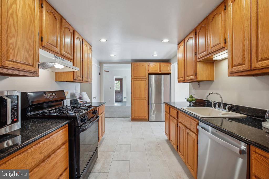 916 W NOLCREST DRIVE