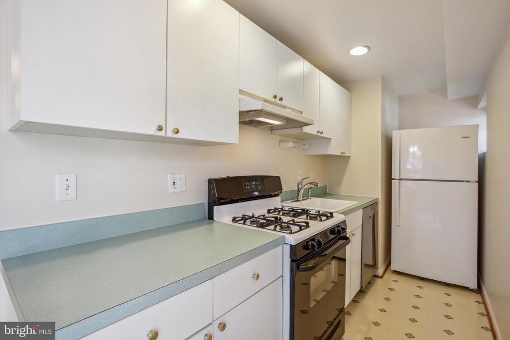 916 W NOLCREST DRIVE