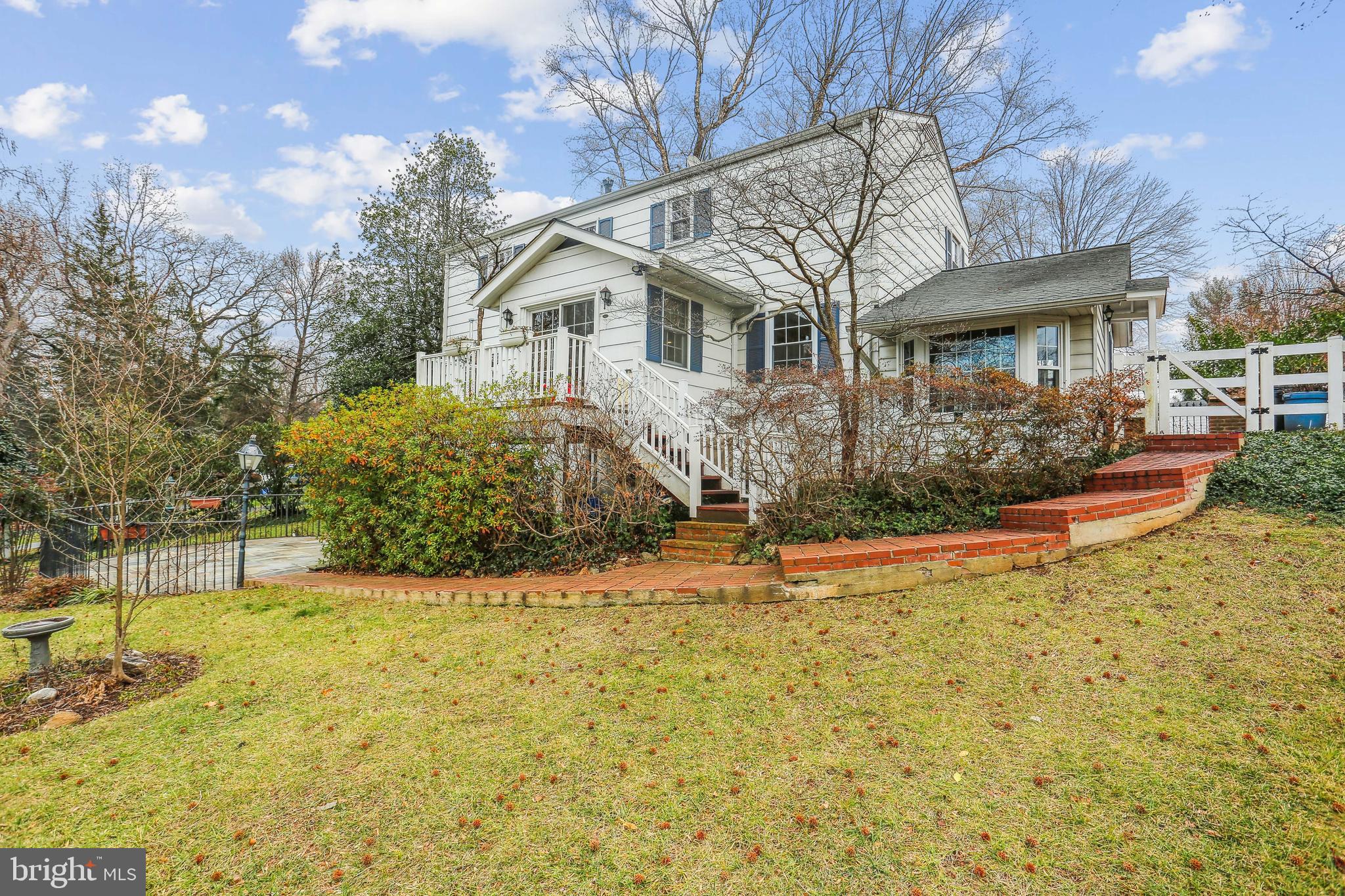 916 W NOLCREST DRIVE