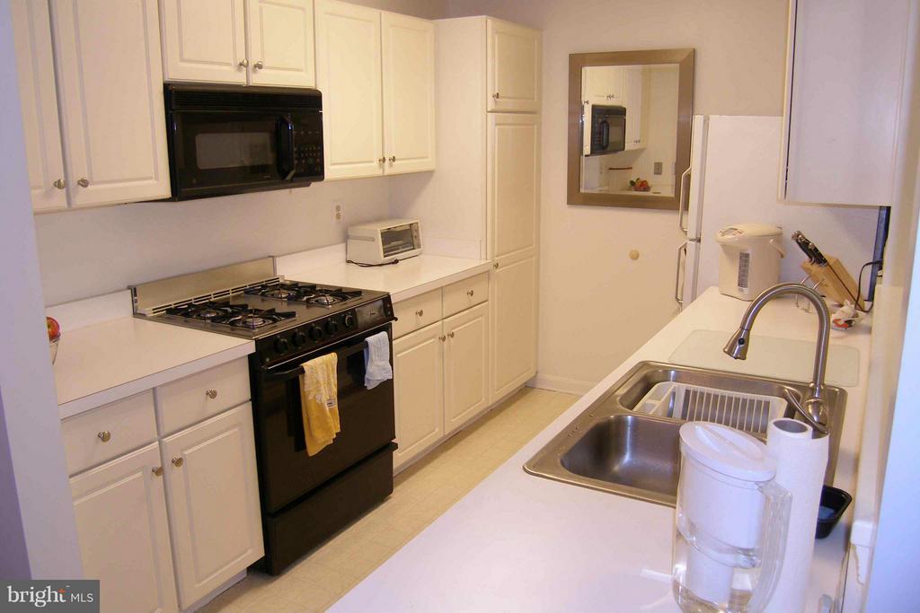 10021 VANDERBILT CIRCLE APT 7
