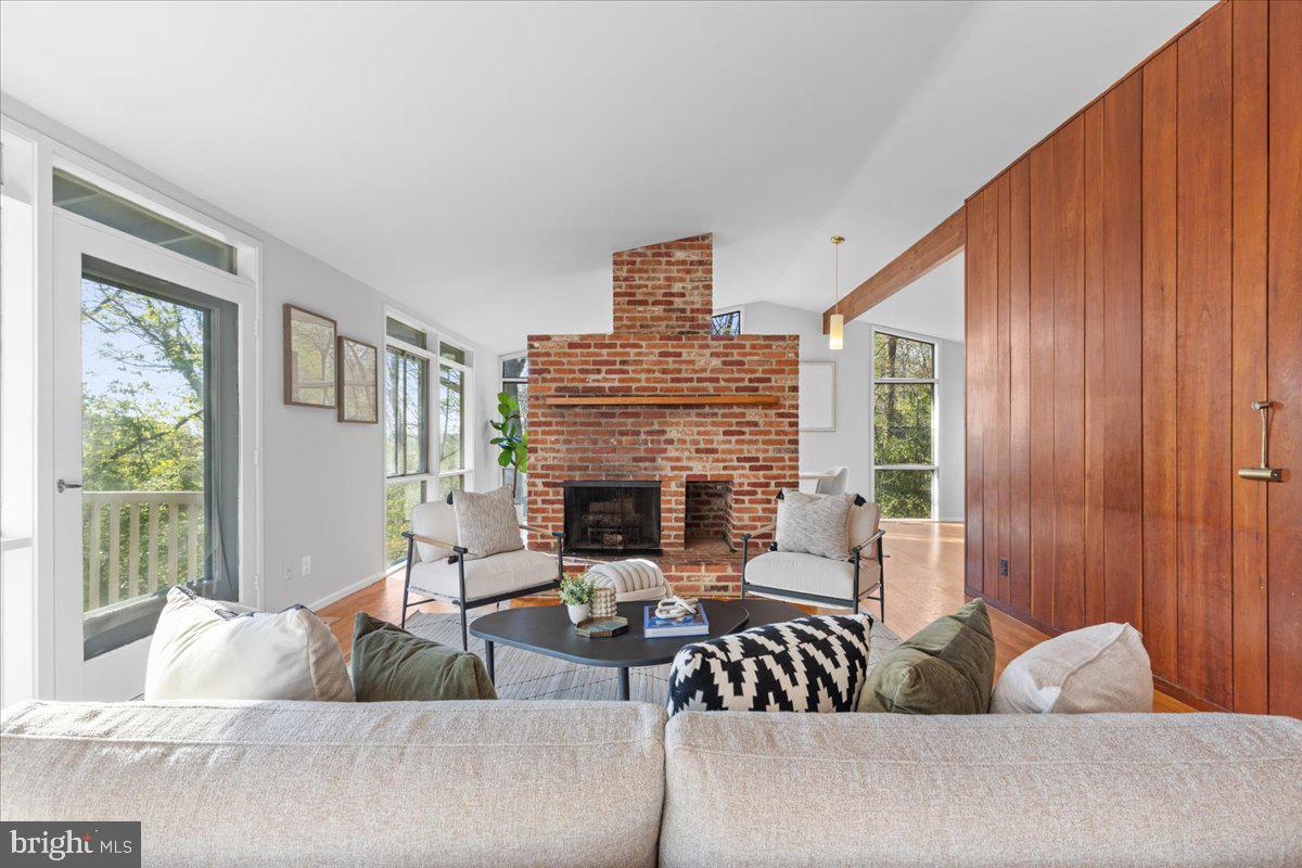 7211 MACARTHUR BOULEVARD