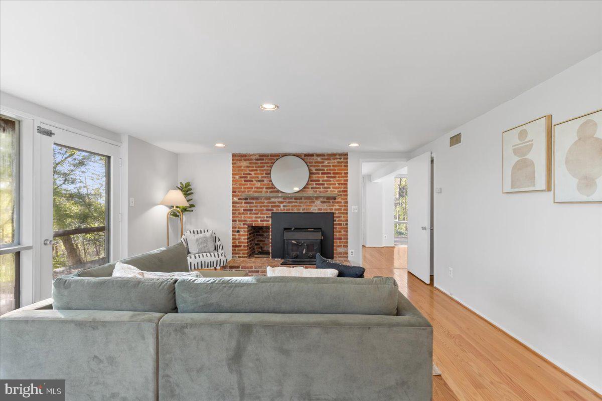 7211 MACARTHUR BOULEVARD