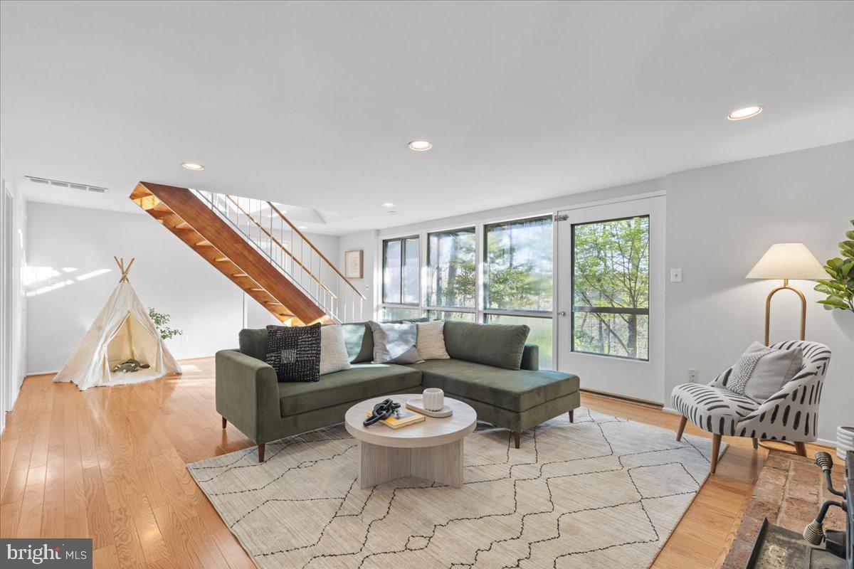 7211 MACARTHUR BOULEVARD