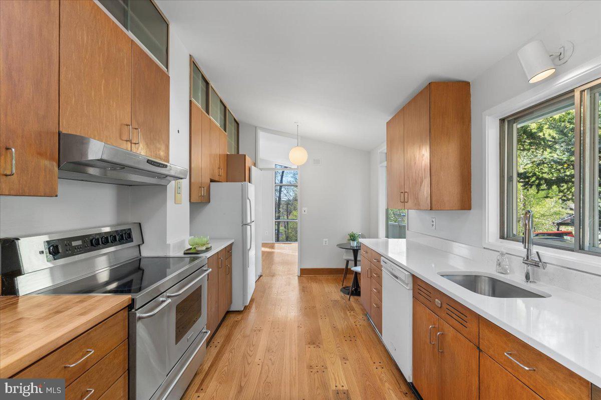7211 MACARTHUR BOULEVARD