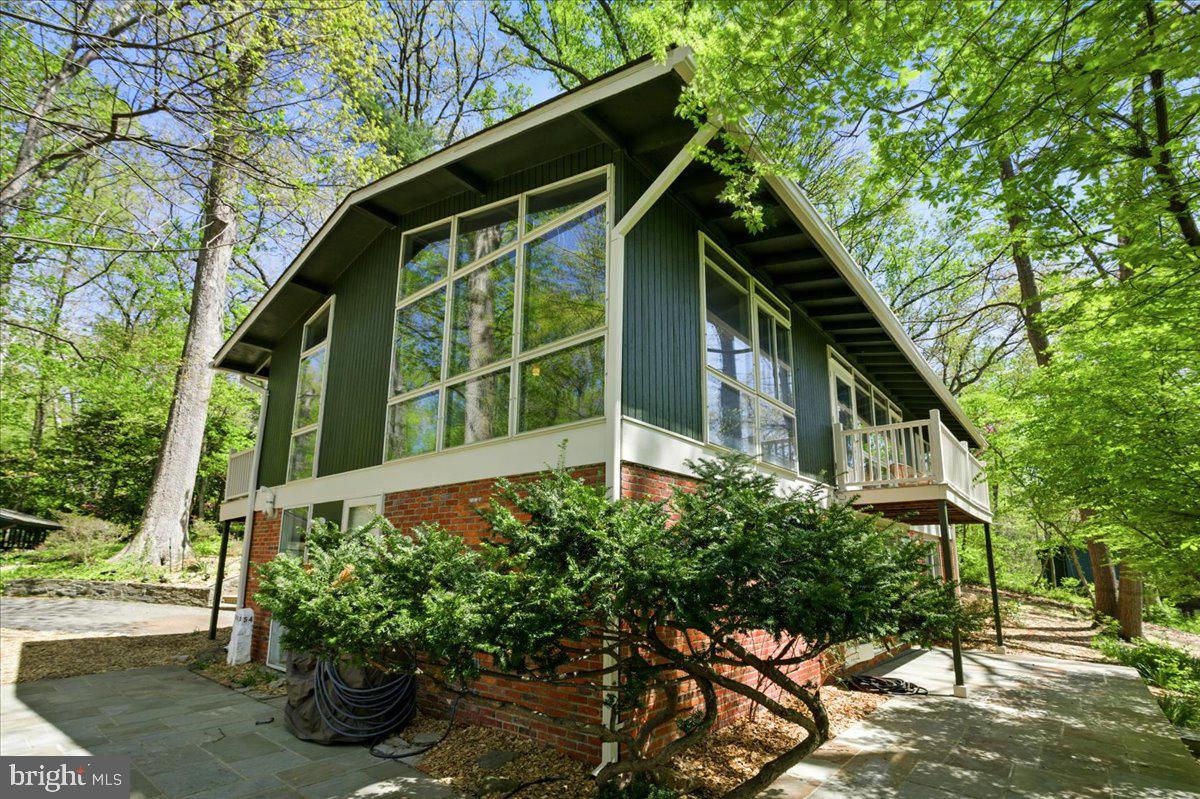 7211 MACARTHUR BOULEVARD