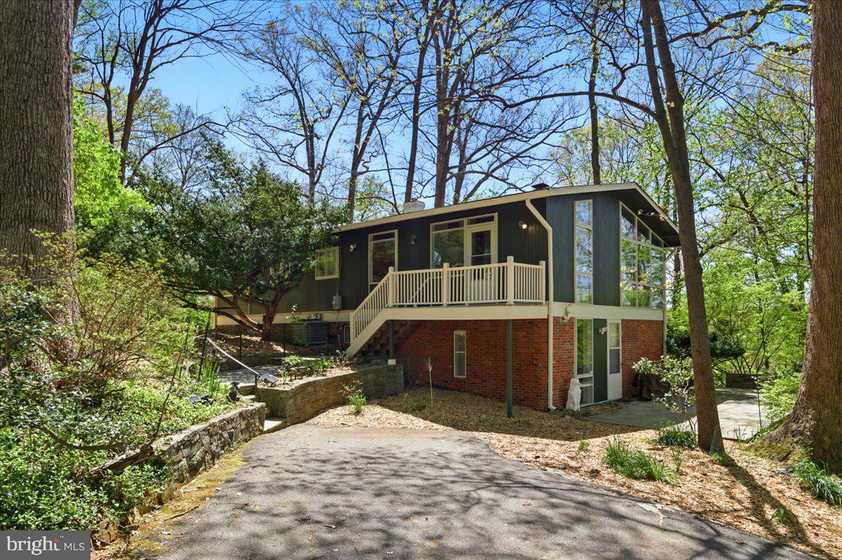 7211 MACARTHUR BOULEVARD