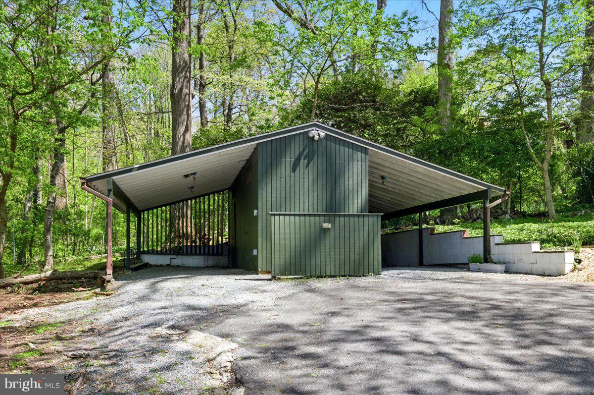 7211 MACARTHUR BOULEVARD