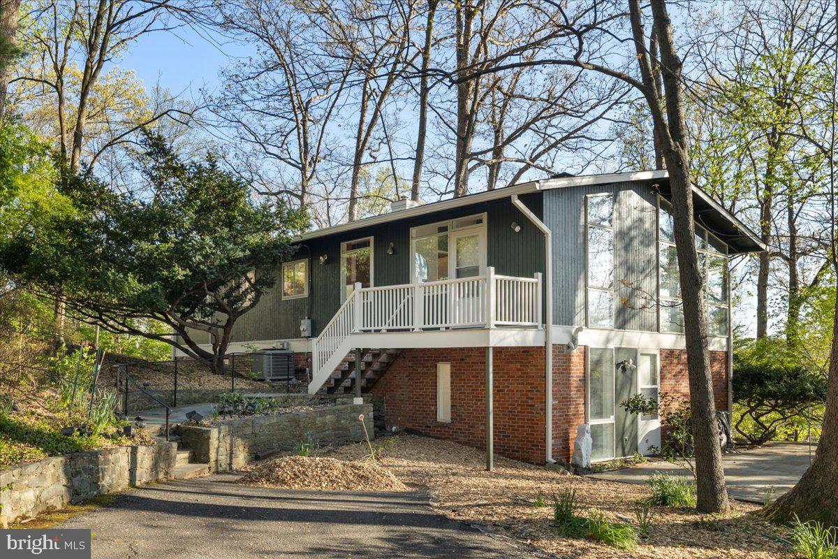 7211 MACARTHUR BOULEVARD