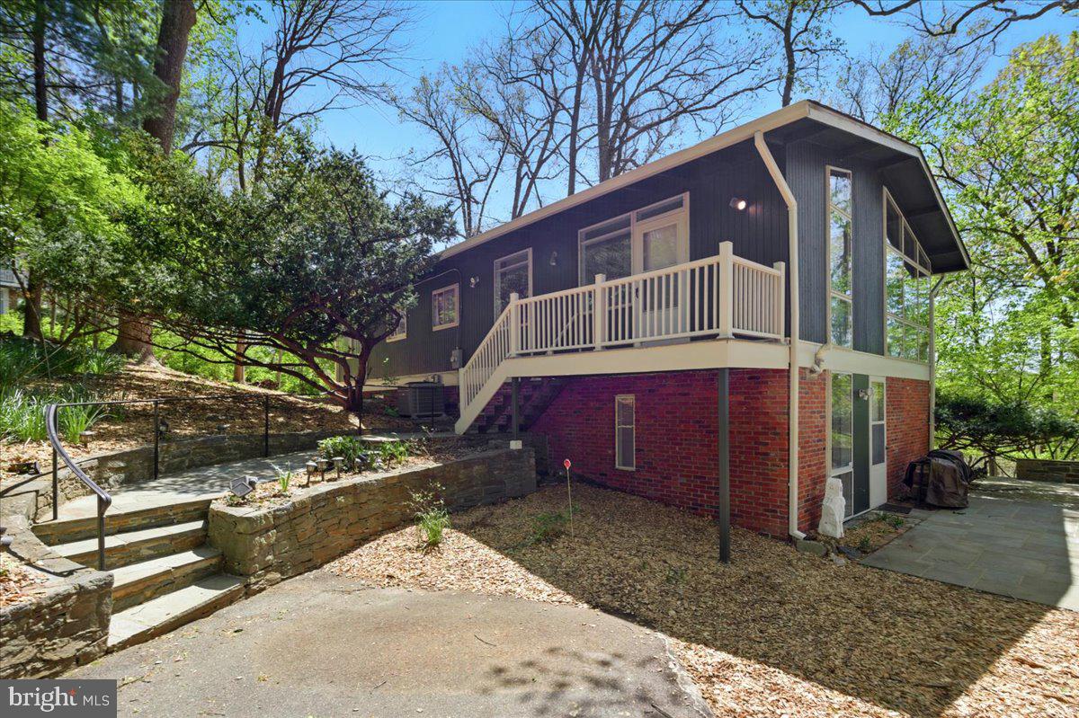 7211 MACARTHUR BOULEVARD