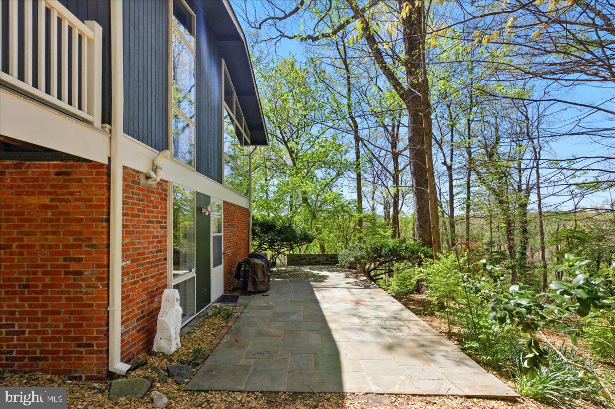 7211 MACARTHUR BOULEVARD