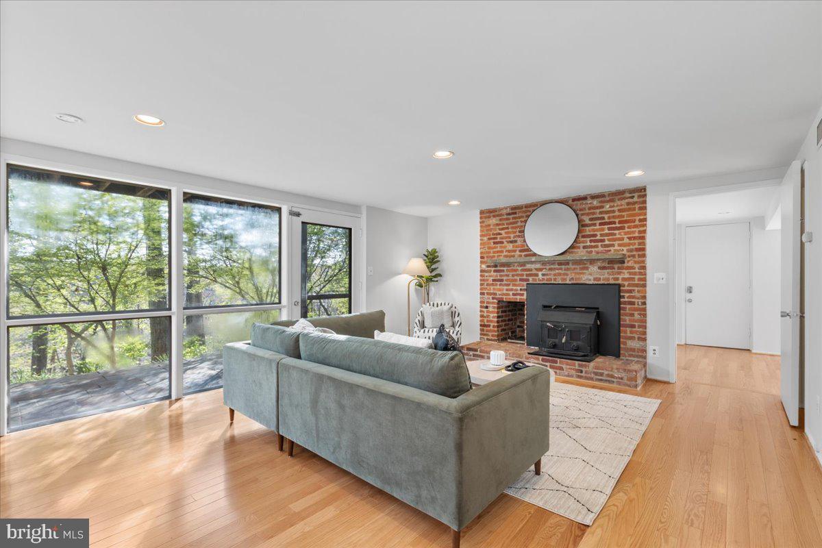 7211 MACARTHUR BOULEVARD