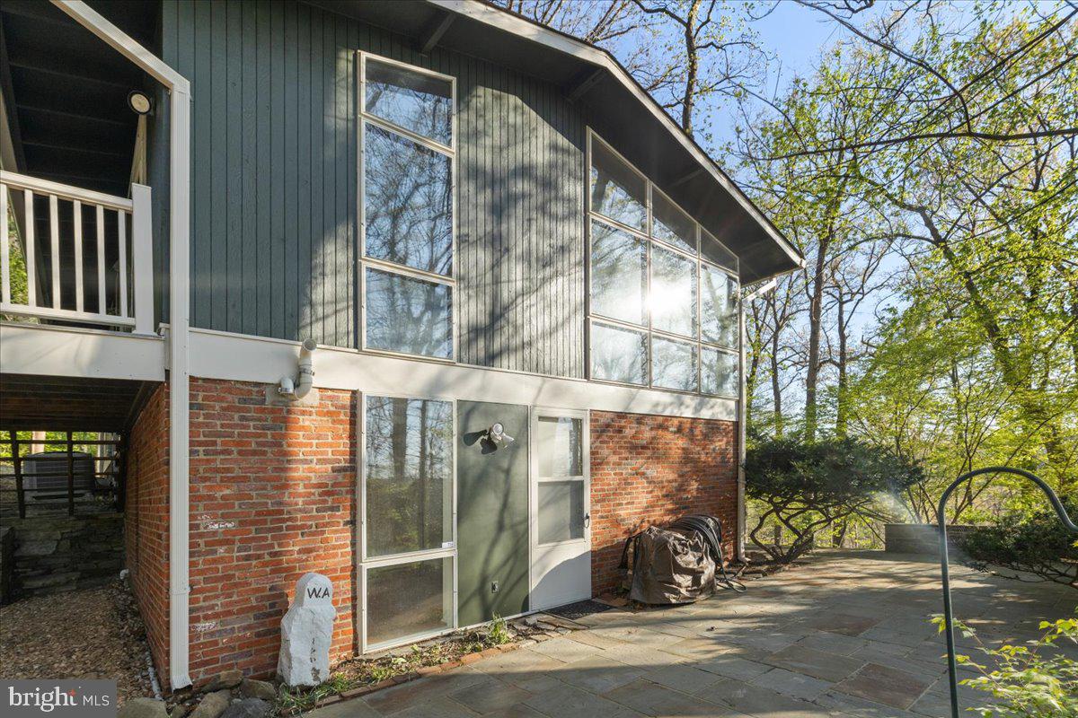 7211 MACARTHUR BOULEVARD