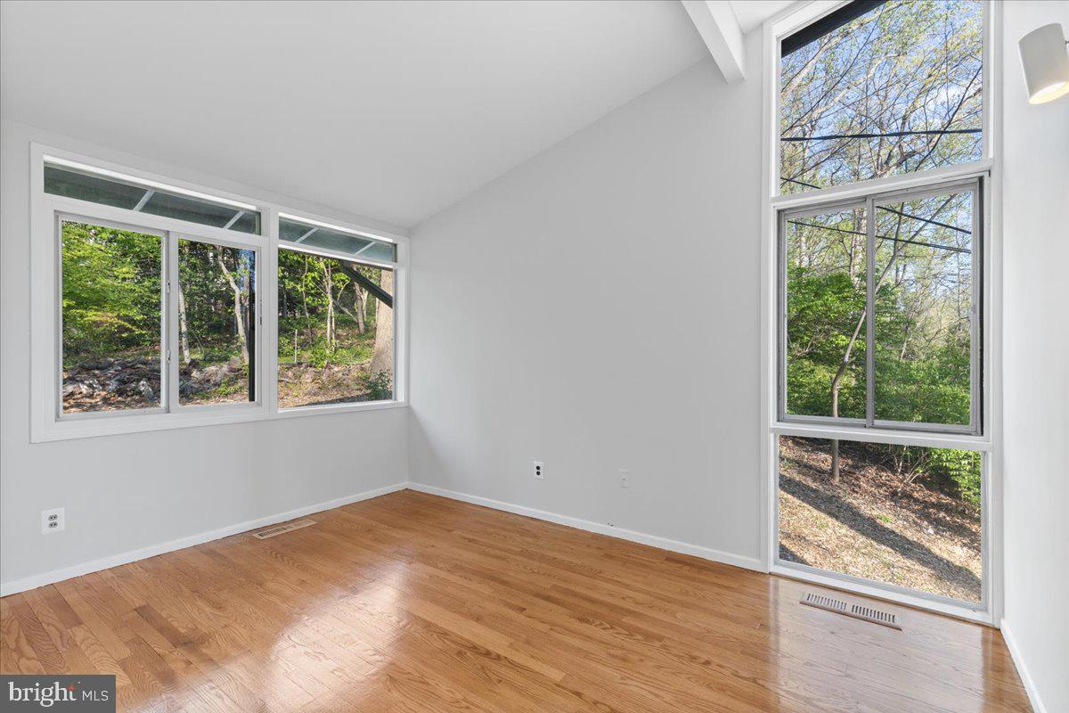 7211 MACARTHUR BOULEVARD