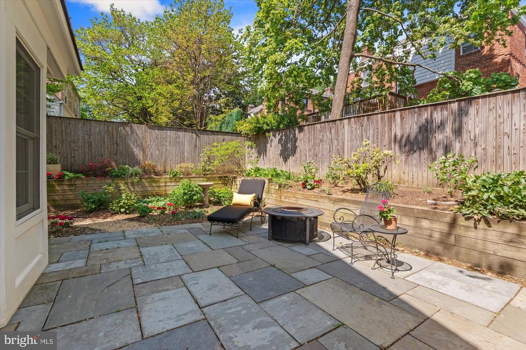 7616 LYNN DRIVE