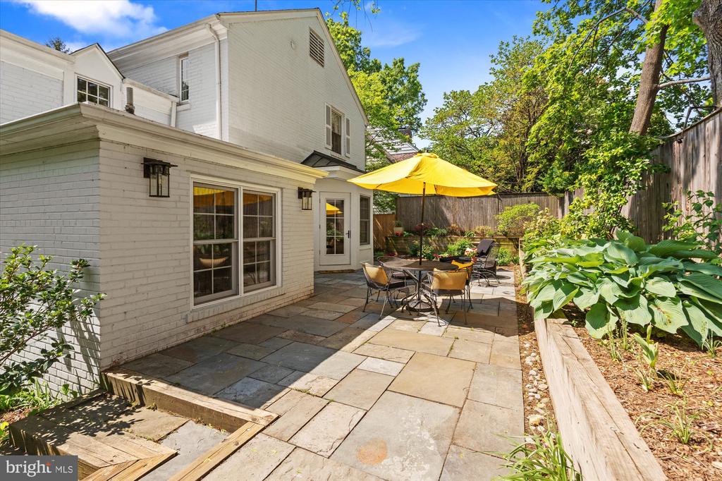 7616 LYNN DRIVE