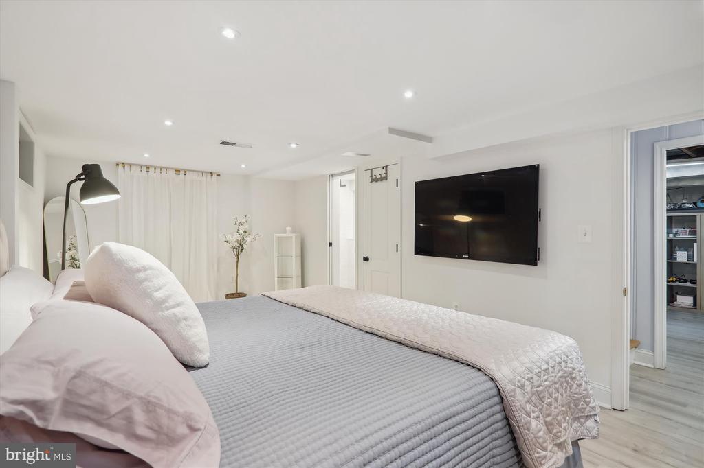 5328 BALTIMORE AVENUE