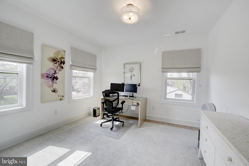 10024 SINNOTT DRIVE