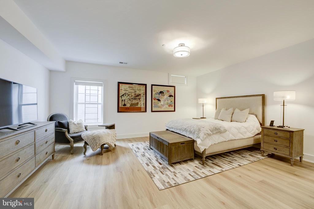 10024 SINNOTT DRIVE