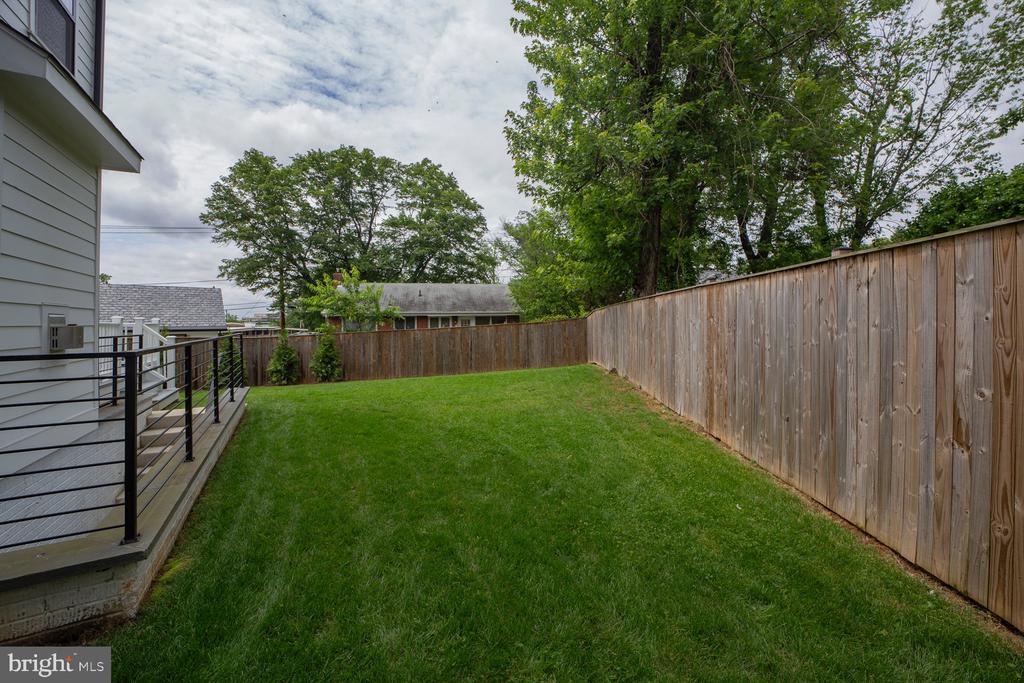 10024 SINNOTT DRIVE